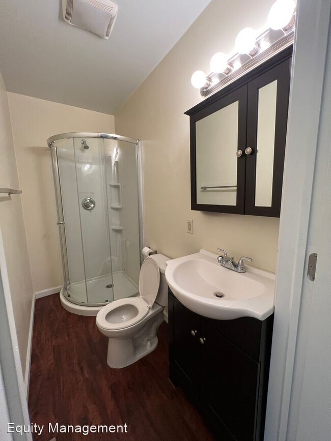 Building Photo - 3 br, 2 bath House - 207 E. Howard St.