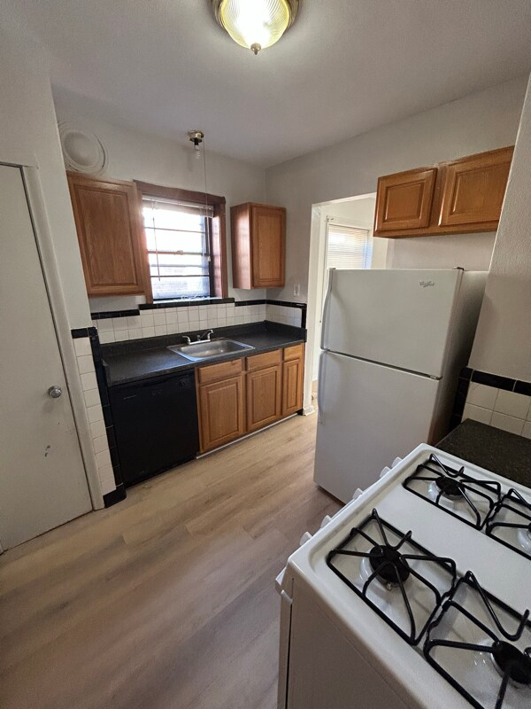Building Photo - 6430 Hampton Ave