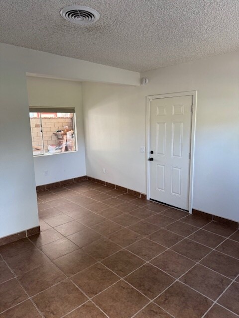 Building Photo - 2230 Alta Vista Dr