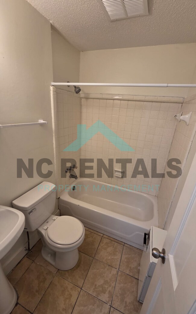 Building Photo - 7000 Longstreet Dr