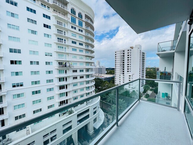 Building Photo - Modern High-Rise Condo in Downtown Orlando...