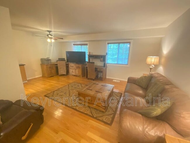 Building Photo - 5923 Kara Pl