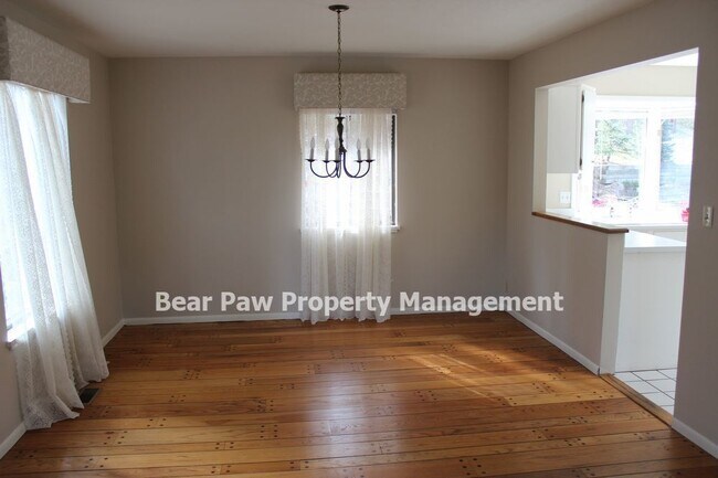 Building Photo - Great Home in Hiwan!!