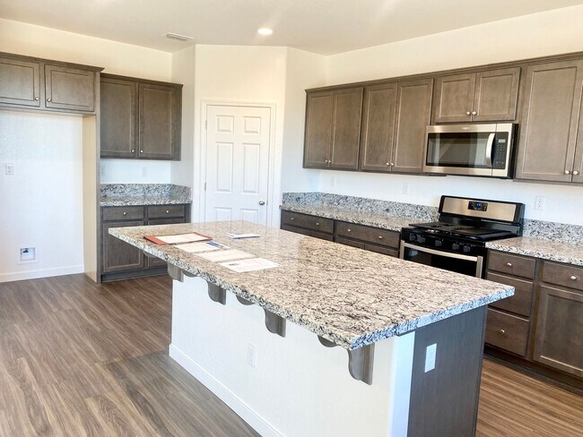 Building Photo - 5 Bedroom In Clovis Unified School District