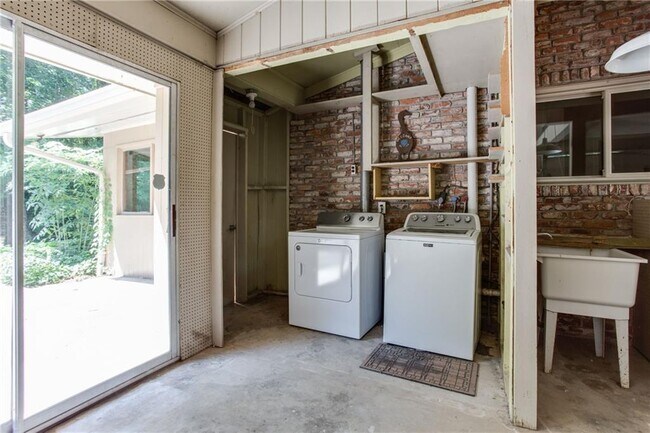 Building Photo - 1863 Merrimac Ct NE