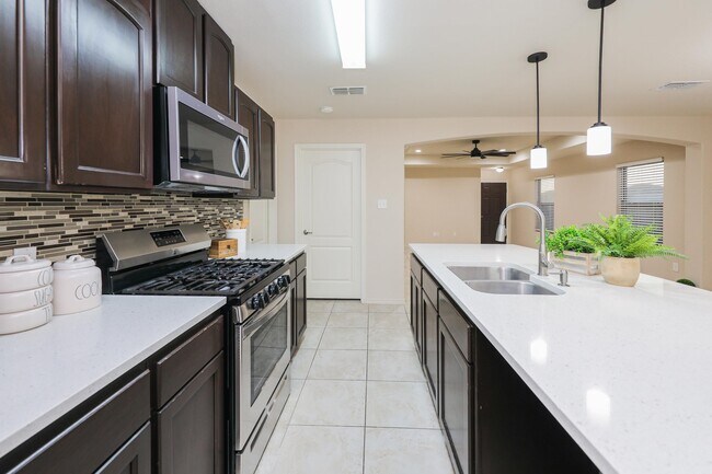 Building Photo - 704 Mercado Ln