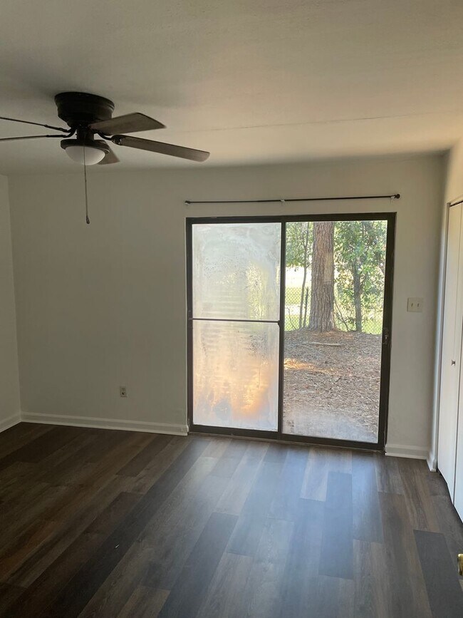 Building Photo - Cozy 2/2 close to FAMU and FSU