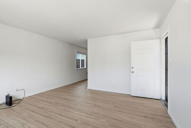Building Photo - 1redou