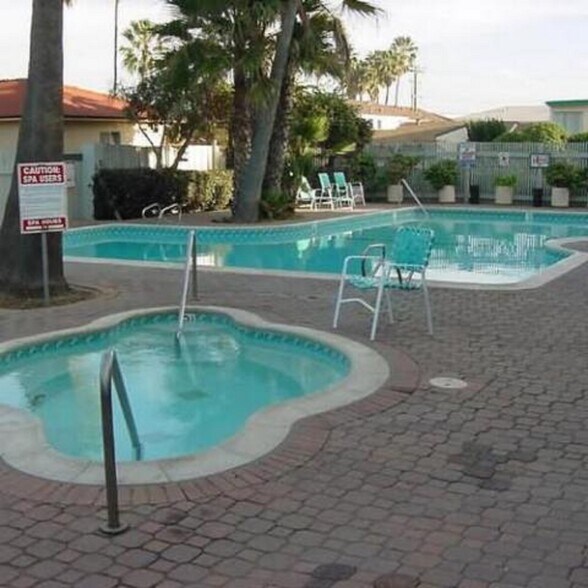 Building Photo - 4767 Ocean Blvd