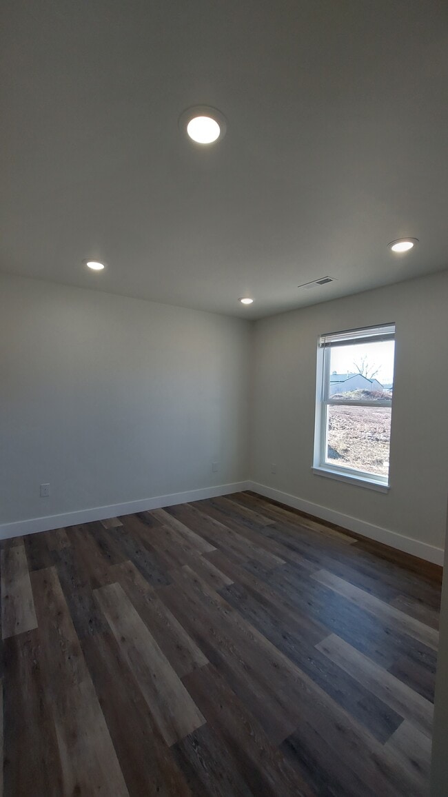 Building Photo - 1717 Talon St