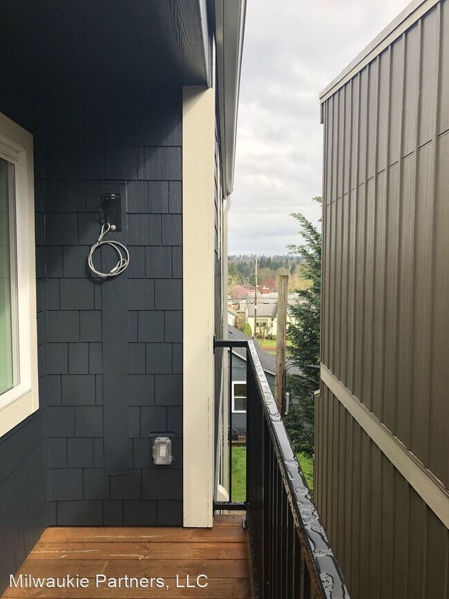 Building Photo - 7510 SE Milwaukie Ave