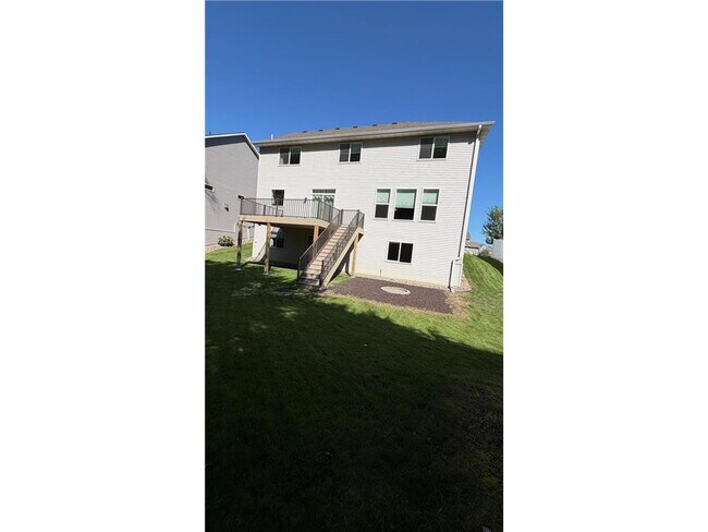 Building Photo - 5590 Upper 179th St W