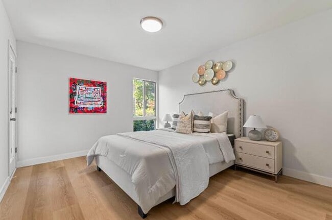 Building Photo - 280 Easy St