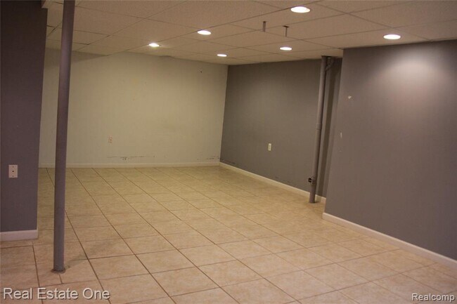 Building Photo - 40690 Bluesprings Ct