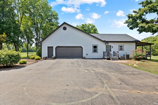 Building Photo - 10188 Russellville Rd