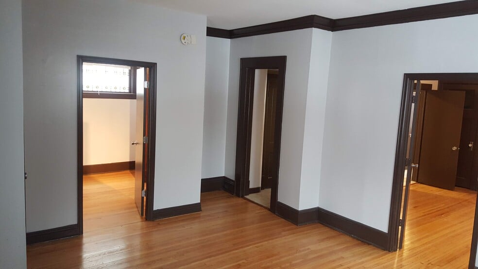 living room - 3300 1st Ave S
