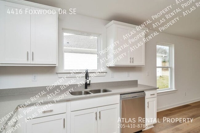 Building Photo - 4416 Foxwood Dr SE