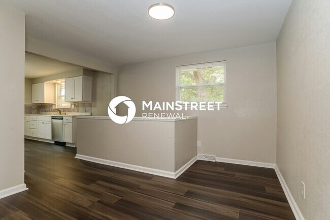 Building Photo - 4 Bedroom Pet-Friendly Home in KANSAS CITY, MO with Main Street Renewal