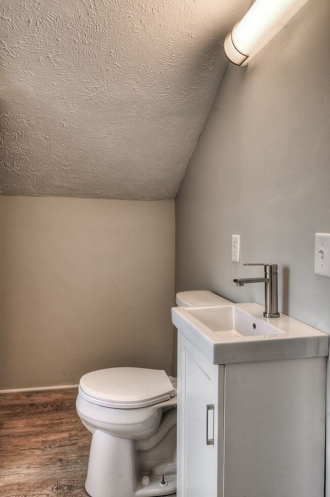 Building Photo - 4 bed in Aksarben