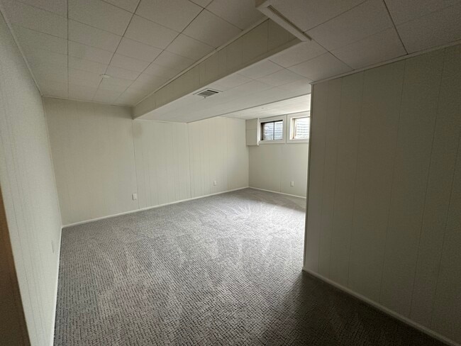 Building Photo - 234 Cascade Dr