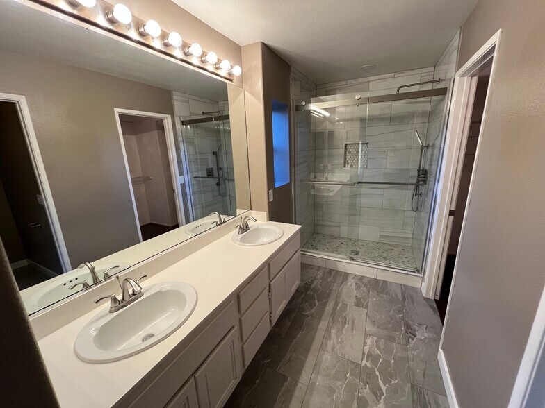 Building Photo - 1239 Calle Fantasia