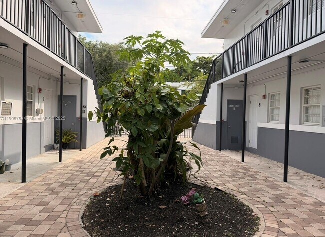 Building Photo - 3615 Thomas Ave