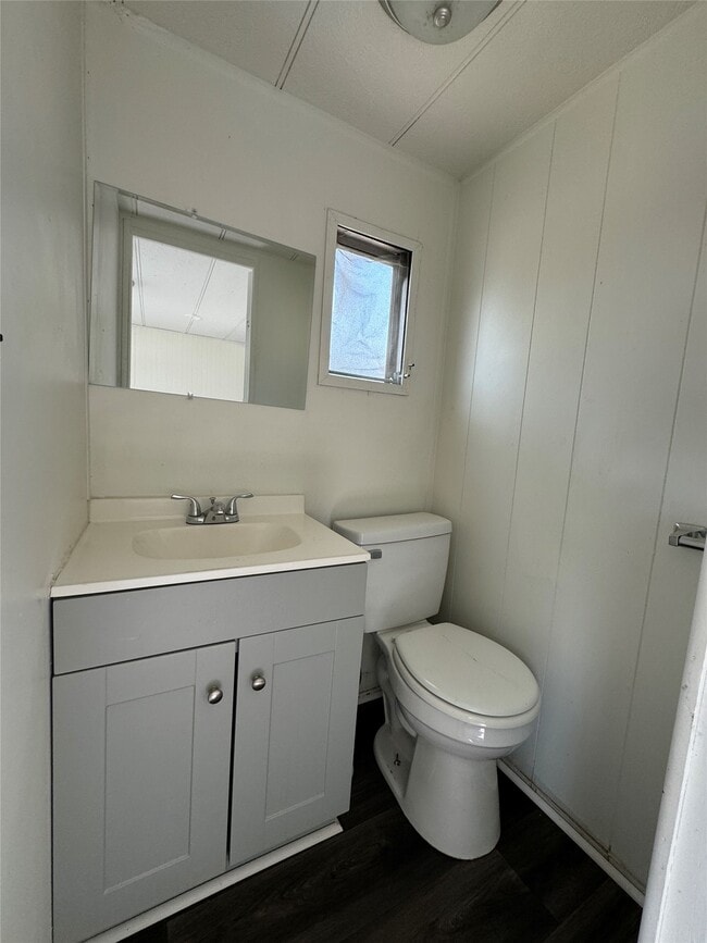 Building Photo - 104 N 1st St