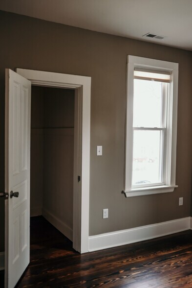 Building Photo - 1118 Columbia Ave, Unit #2 (upstairs apartment)