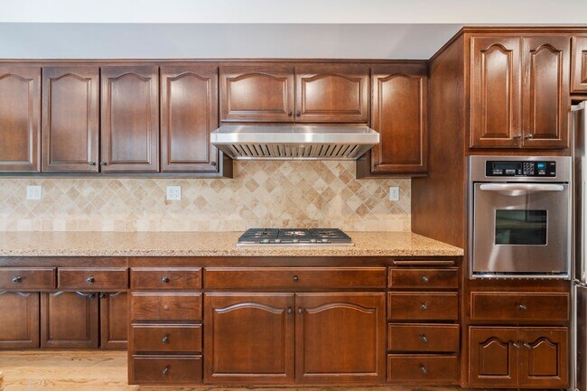 Building Photo - Valmonte 3 bed/3 bath Home plus guest house.