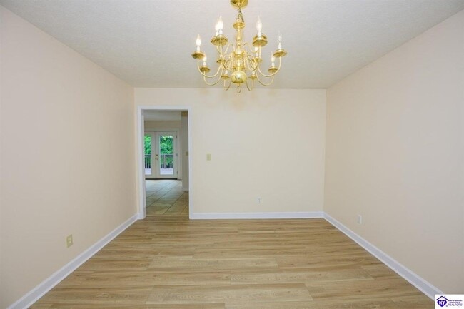 Building Photo - 1802 Oriole Dr