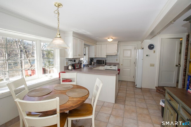 Building Photo - 67 Lake Lillinonah Rd N