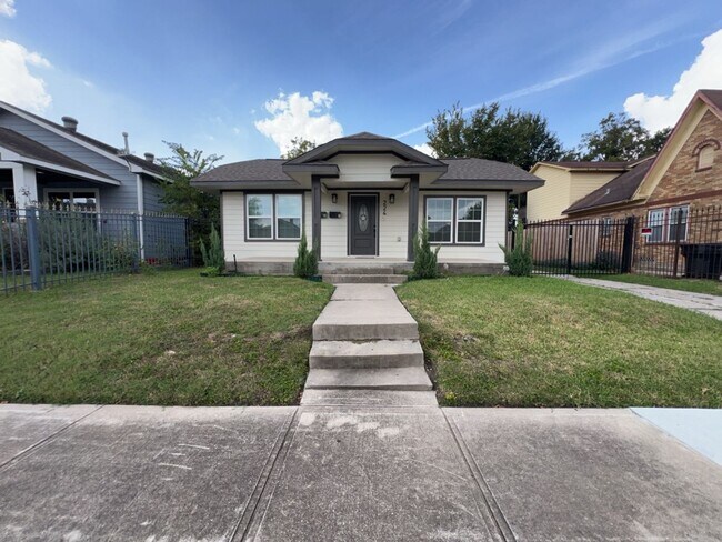 Primary Photo - 224 Everton St