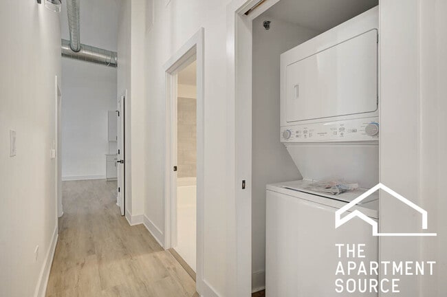 Building Photo - 4731 N Western Ave