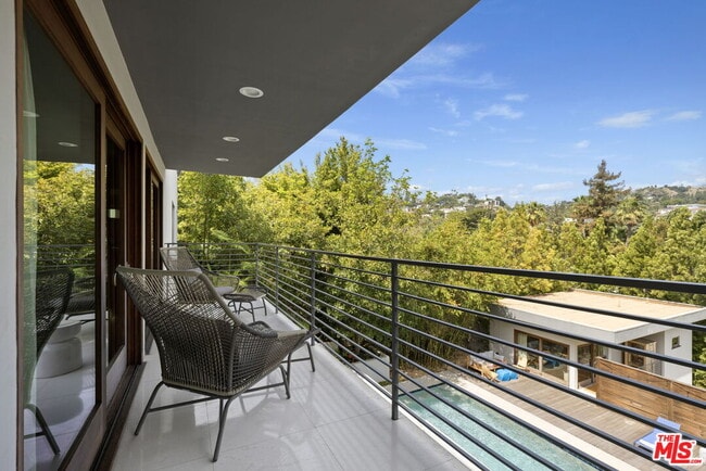 Building Photo - 2035 De Mille Dr