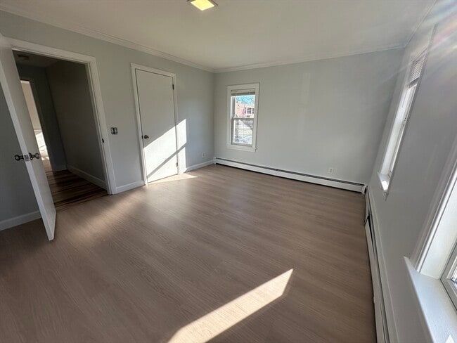 Building Photo - 250 Walnut St