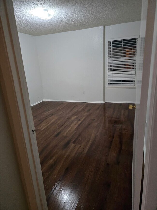 Building Photo - Zuni Drive