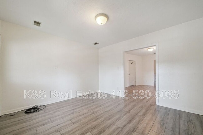 Building Photo - 545 Sixth Street - 3