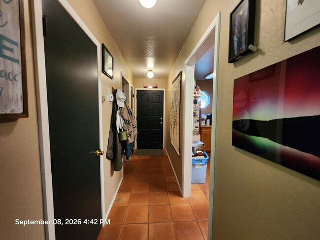 Building Photo - 493 Brassie Ave