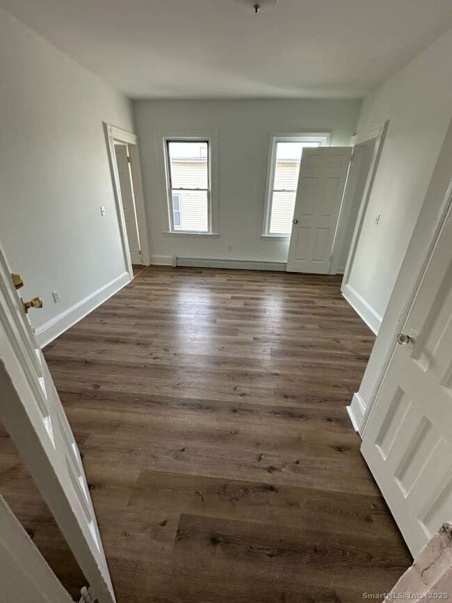 Building Photo - 220 Maplewood Ave