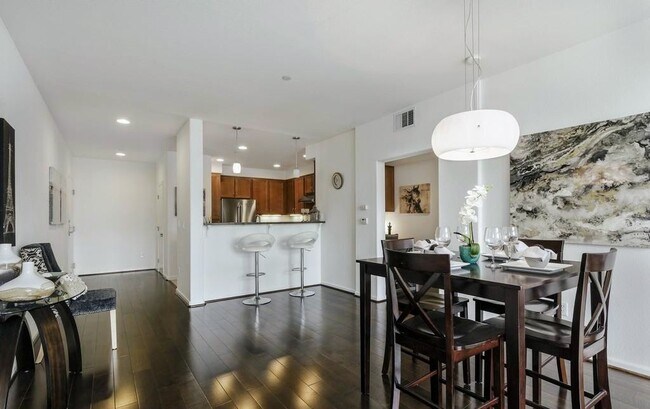 Building Photo - 1388 Broadway