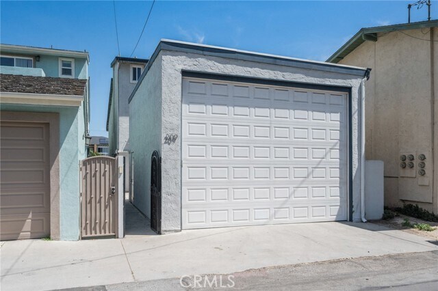 Building Photo - 209 7th St