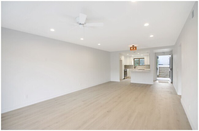 Building Photo - GORGEOUS VIEW CONDO ON THE GOLF COURSE!!!