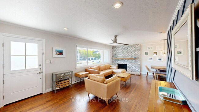 Building Photo - Beautiful Home with Pool!