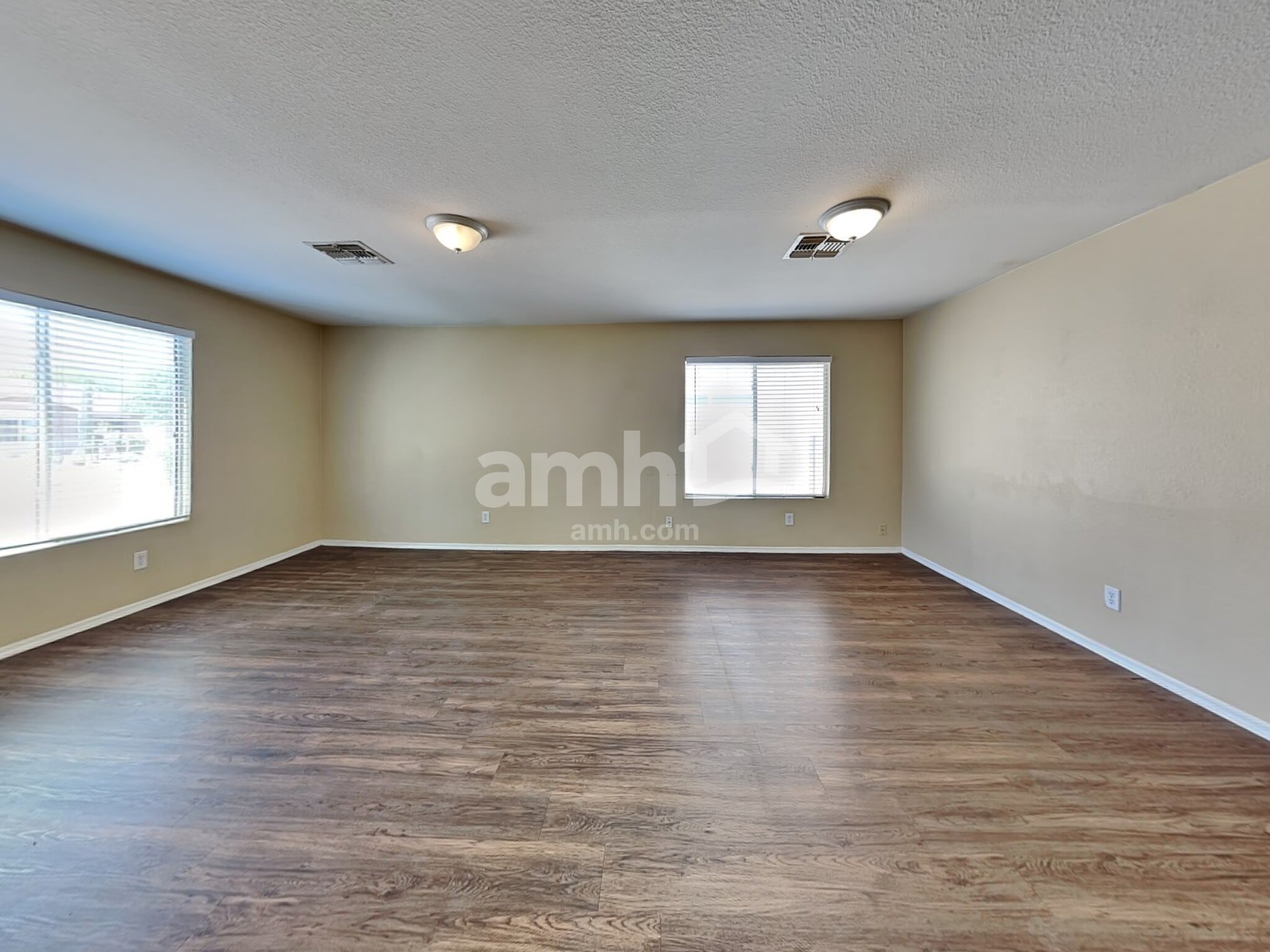 Building Photo - 5895 E Tercel Dr