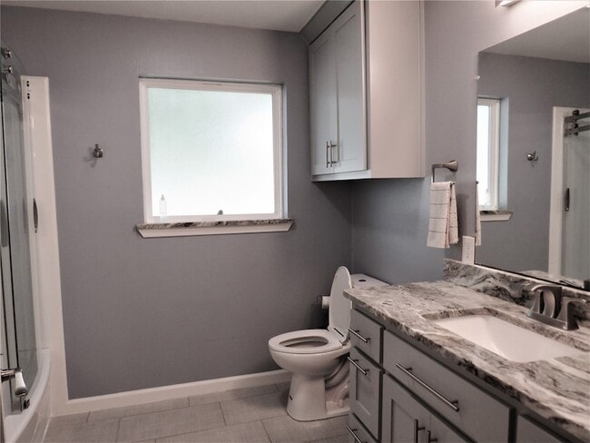 Building Photo - 1026 Thomas St