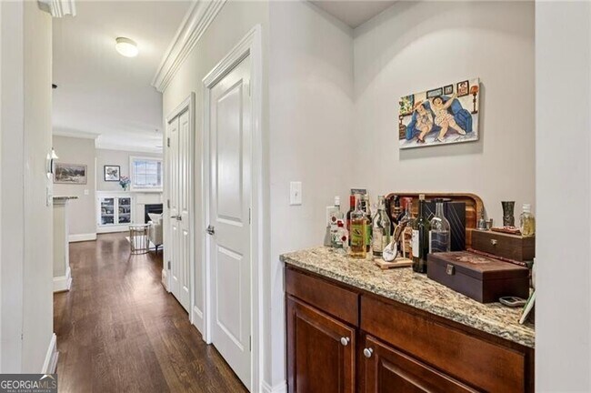 Building Photo - 305 Le Gran Bend