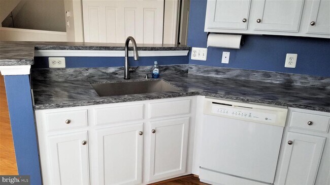 Building Photo - 25320 Lake Mist Square