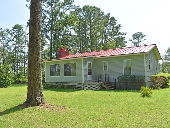 Building Photo - Great home in quiet setting