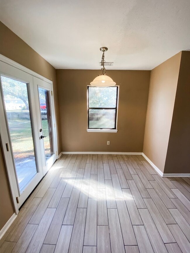 Building Photo - Townhome in Fort Walton Beach!