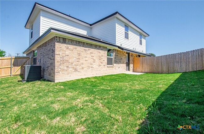 Building Photo - 2542 Leroy Ln